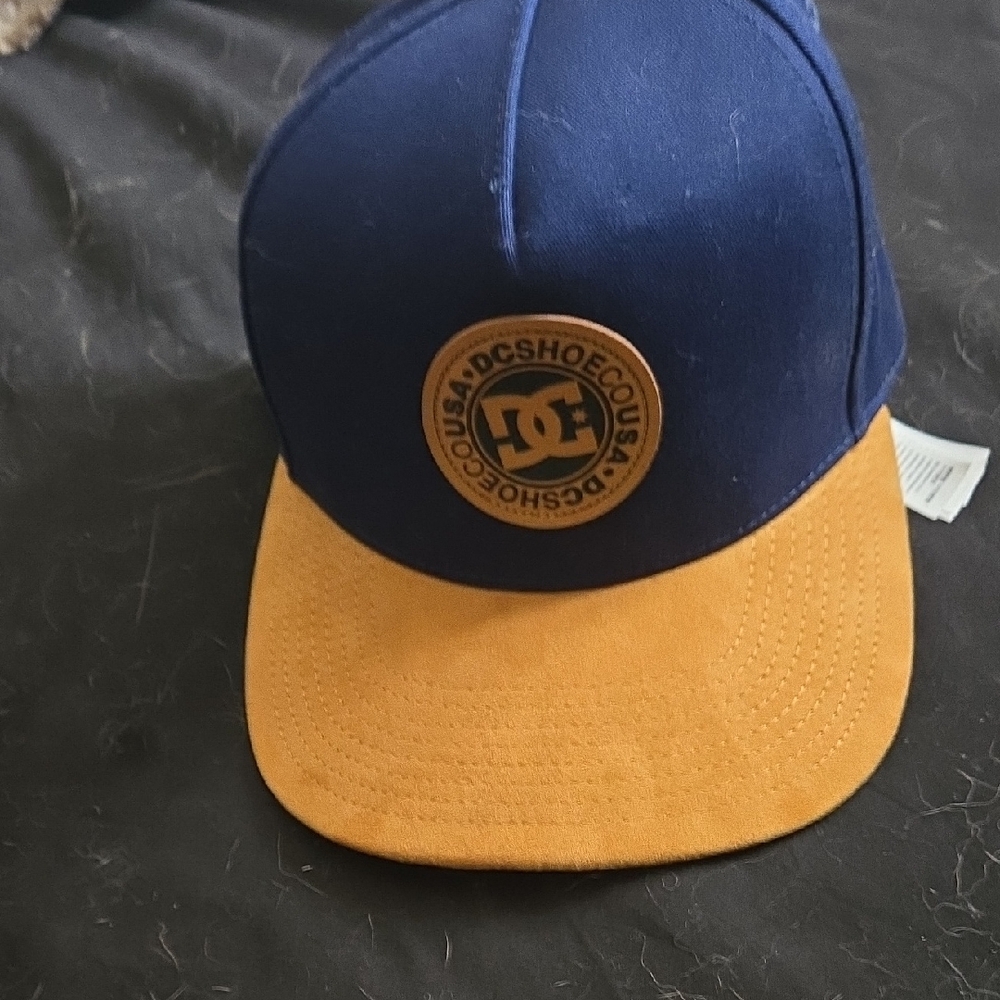 NWT DC Shoes Suede Brim Hat